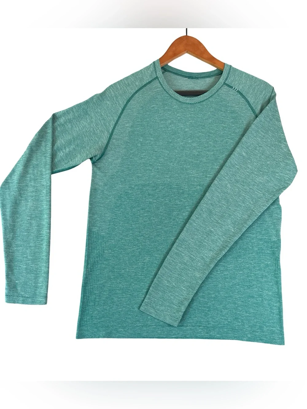 Lululemon Men’s Long sleeved Vent Tech Shirt Size Medium